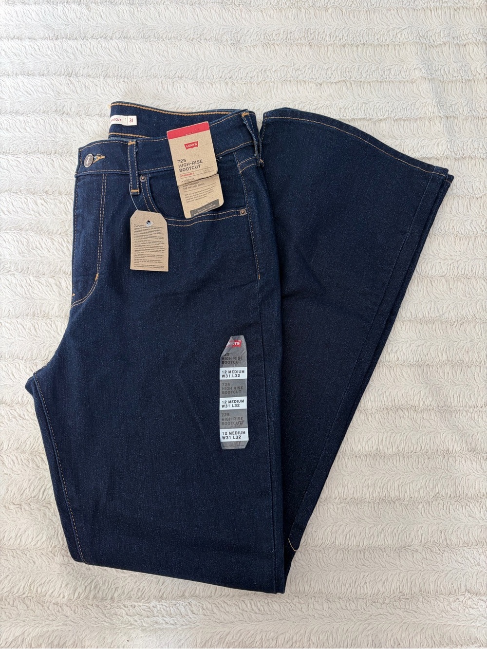 NWT Levi’s 725 High Rise Jeans Size 31